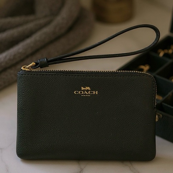 NWT Coach Corner Zip Wristlet in Dark Ivy (Green) - Picture 2 of 13